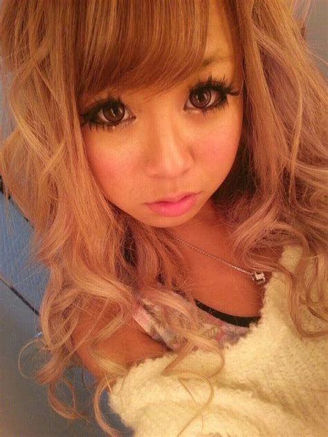 aiba reika #gyaru Light Curls, Furry Boots, Gyaru, Beach Waves, Jeans ...