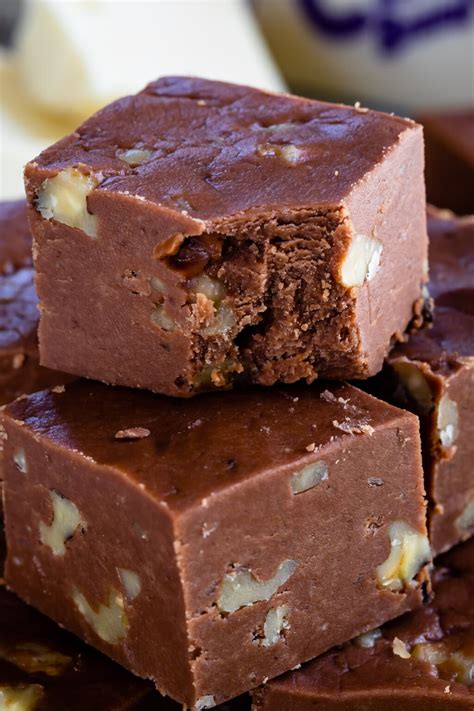 FOOLPROOF Easy Chocolate Fudge Recipe - Crazy for Crust