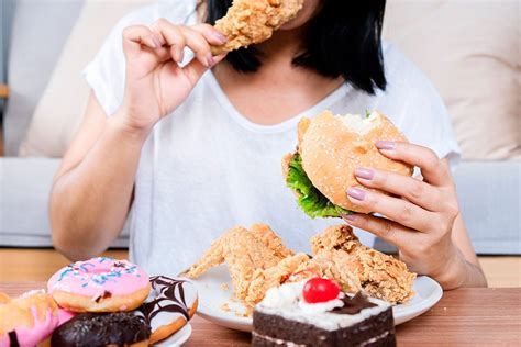 Quando A Comida Faz Mal Quais Os Sintomas - Faz mal comer demais? Entenda os riscos de exagerar na comida | Receitas