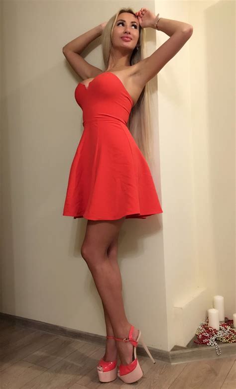 Lara Onyx's feet