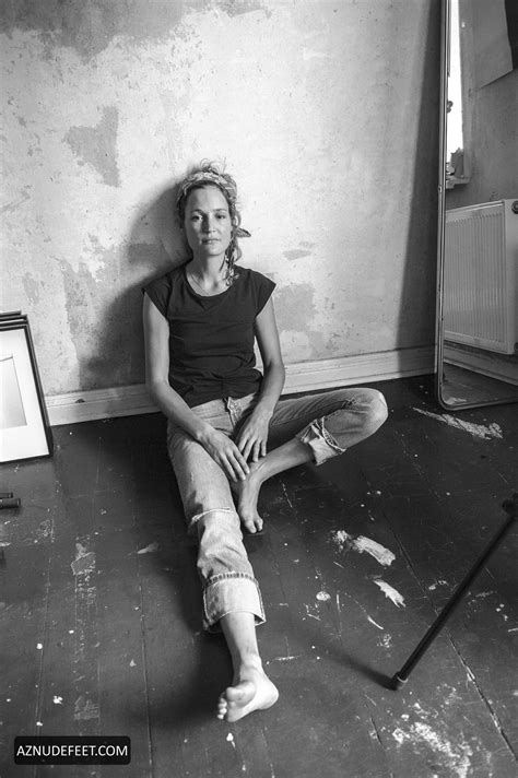 VICKY KRIEPS Feet - AZNudeFeet