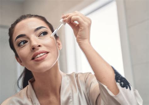 Cách kết hợp Arbutin với Retinol và Niacinamide để làm trắng da, mờ nám