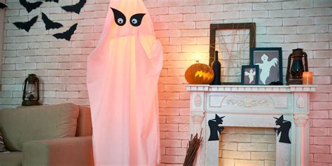 24 Best DIY Halloween Props - Easy Halloween Prop Ideas