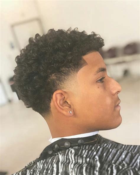Corte Americano Taper Fade Masculino - Corte de cabelo Americano | 4b taper fade, Curl sponge taper fade ...