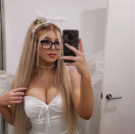 Sensualsunshine: The OnlyFans Star Experts Predict Will Be HUGE Image 11