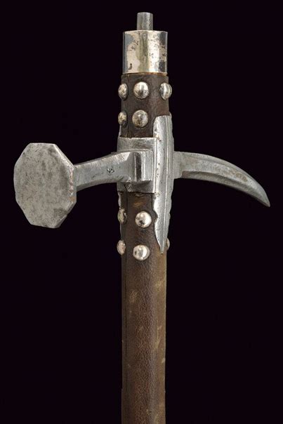 Клевец. 1540-1560 гг., Восточная Европа. Полная длина 67 см ...