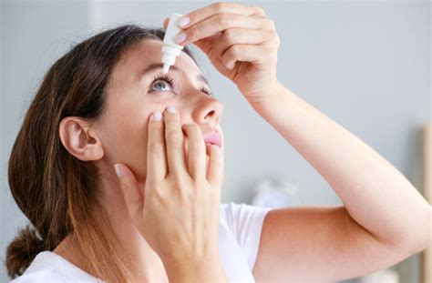how to put drops in your eyes