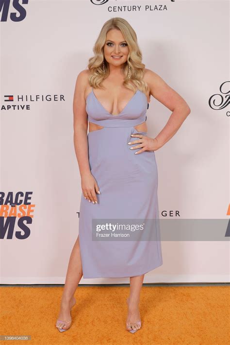 Lauren Ash's feet