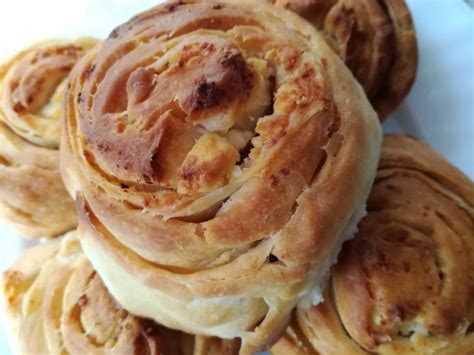 питки със сирене от готово тесто – МНОГО ВКУСНО