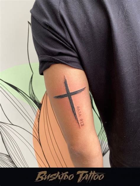 Tatuagem De Cruz Masculina - Tatuagem Masculina de Cruz com Escrita -..."Ele Vive"..." - " Uma Linda ...