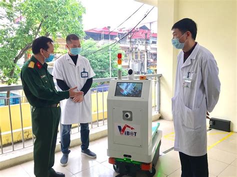 Việt Nam chế tạo nhiều robot y tế phục vụ chống dịch COVID-19