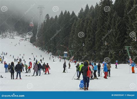 Poiana Brasov ski resort editorial photo. Image of helmet - 85035541