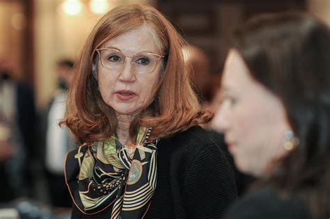 Expanded Muñoz bill would penalize towns that overpay non-salary