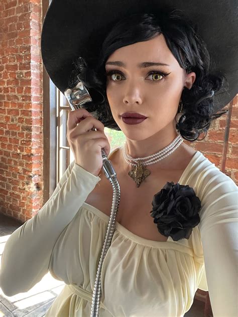 Lady Dimitrescu :: Lady Dimitrescu :: Resident Evil 8 :: Resident Evil