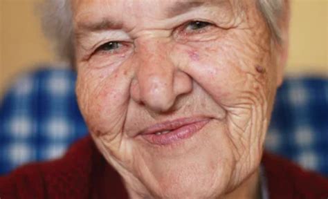 Moja mama ma 70 lat i boję się o jej życie, więc wysłałam ją do domu ...