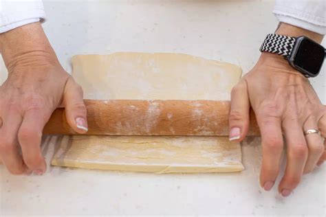 Сосиски в слоёном тесте — рецепт от ВкусВилл