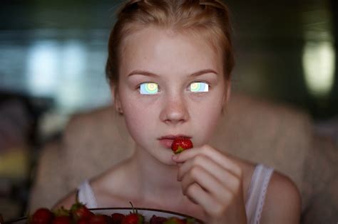 Girl hypnotized by yessir6942000 on DeviantArt