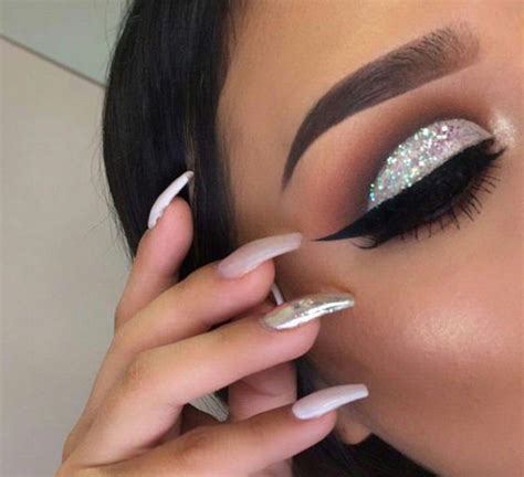 40+ Silver Eye Makeup Looks You Need to Try – Style Female