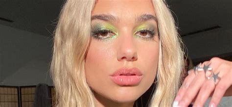 dua lipa  bathroom string bikini   model   musician