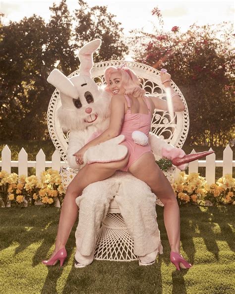 Frida🇲🇽|Miley Cyrus(fanpage)💐 | Miley Cyrus 2019 selfies>>> ️‍🔥