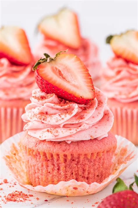 Strawberry Cupcakes - Pumpkin 'N Spice