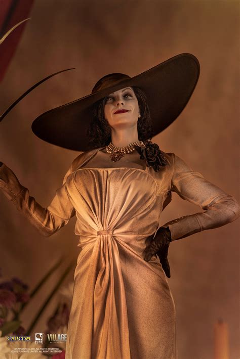 Resident Evil Village Lady Dimitrescu Statue | Figures.com