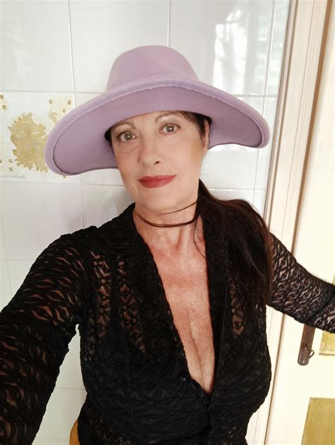 Linda Lorenzi official