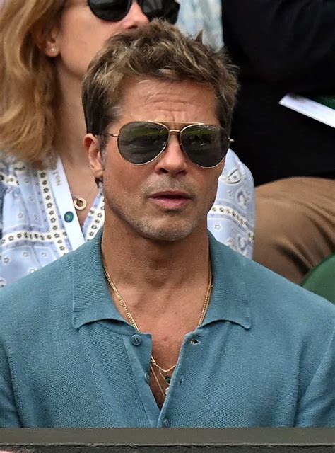 Il a l’air d'avoir 40 ans: Brad Pitt fait tourner les têtes à Los