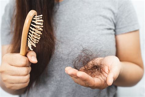 Como Combater A Queda De Cabelo - Como Combater a Queda de Cabelo com Água de Coco e Cenoura: Receita ...
