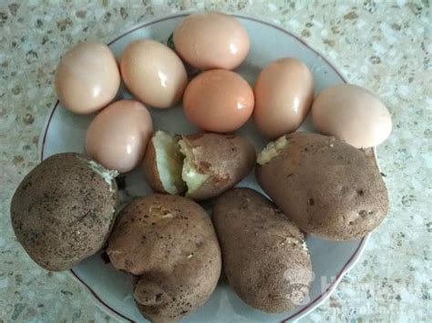 Окрошка весенняя с колбасой и зеленью на кефире рецепт пошаговый с фото ...