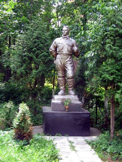 Памятник В.П.Чкалову в Химках
