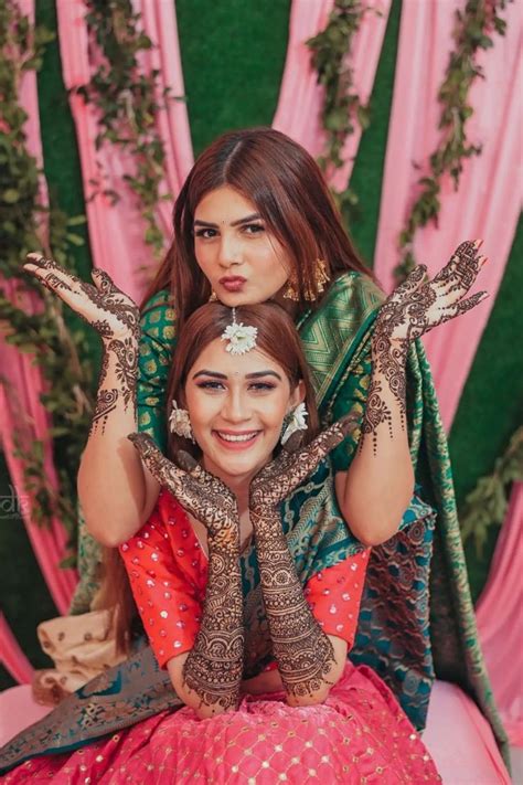 bride  sister photo ideas     mehendi ceremony bride