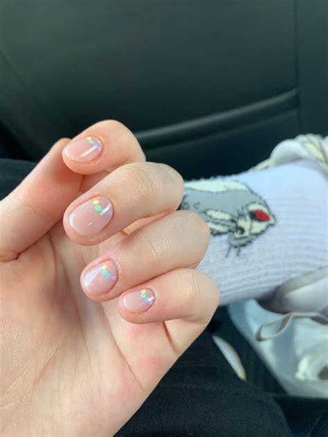 Маникюр на короткие ногти | Minimal nails art, Makeup nails designs ...