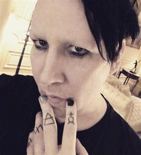 9 Pictures of Marilyn Manson without Makeup! - laacib