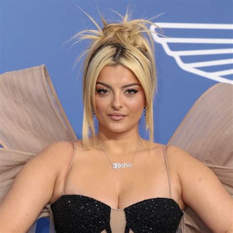 The Fug Girls Rate the Many Looks of The Office’s Kelly Kapoor ...