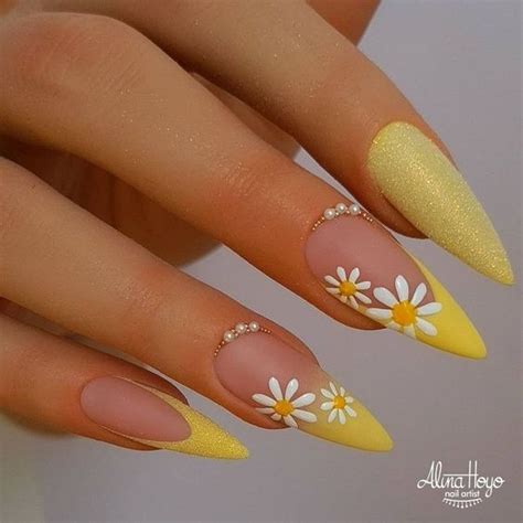 38+ Daisy Nails For A Delicate & Romantic Manicure | Chasing Daisies