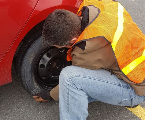 How to Safely Change a Tire : 13 Steps (with Pictures) - Instructables