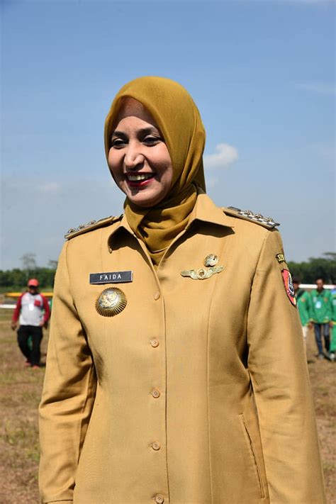 7 Potret Modisnya Gaya Busana Faida, Bupati Jember yang Dimakzulkan ...