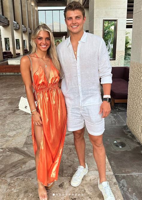 Jets' Zach Wilson enjoys bye week with family, girlfriend Nicolette