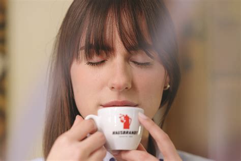 La nuova linea Hausbrandt “A coffee-time moment” dedicata al canale ...