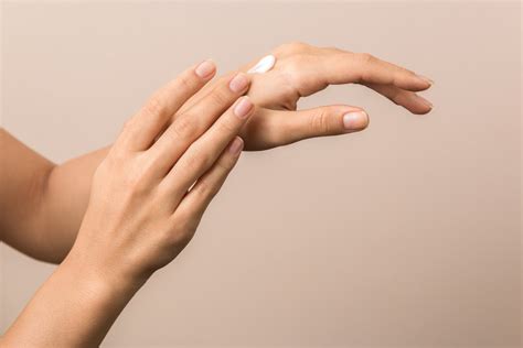 4 Ways Hyaluronic Acid and Rosehip Oil Help Dry, Cracked Hands | NeuLuna