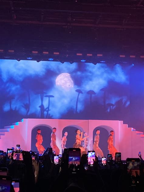 Kali Uchis Shines on Her 'Red Moon in Venus' Tour - ktru