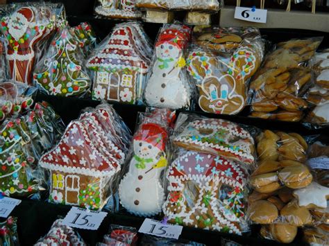 LA MULTI ANI, ROMANIA!: Dulciuri colorate
