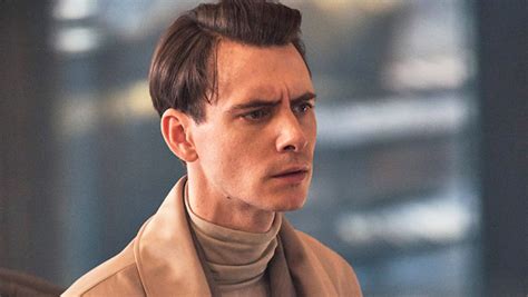 Harry Lloyd Interview: On Peacock’s ‘Brave New World’ Dystopia