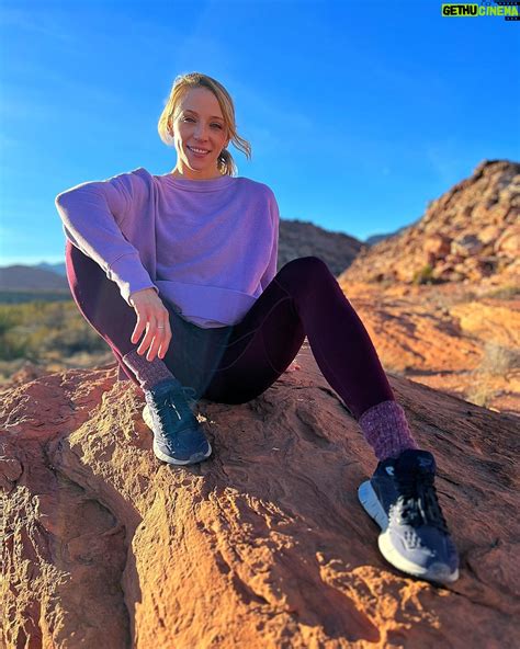 Actress Emily Whitmire HD Instagram Photos and Wallpapers January 2023