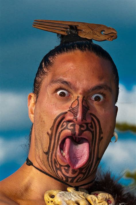 Maori man with ta moko face tattoo – Artofit