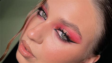 Что такое fard creme? Макияж с подложкой, тени-фарды - YouTube