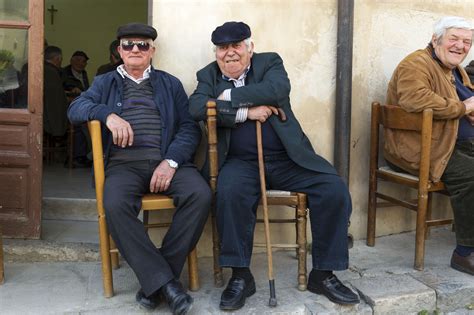 I vecchi | Dialoghi Mediterranei