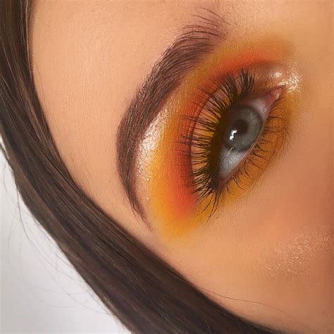 Sunshine yellow makeup Yellow Makeup, Sunshine, Halloween, Make Up ...