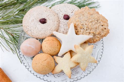 10 Delicious German Christmas Cookies [+Recipes]